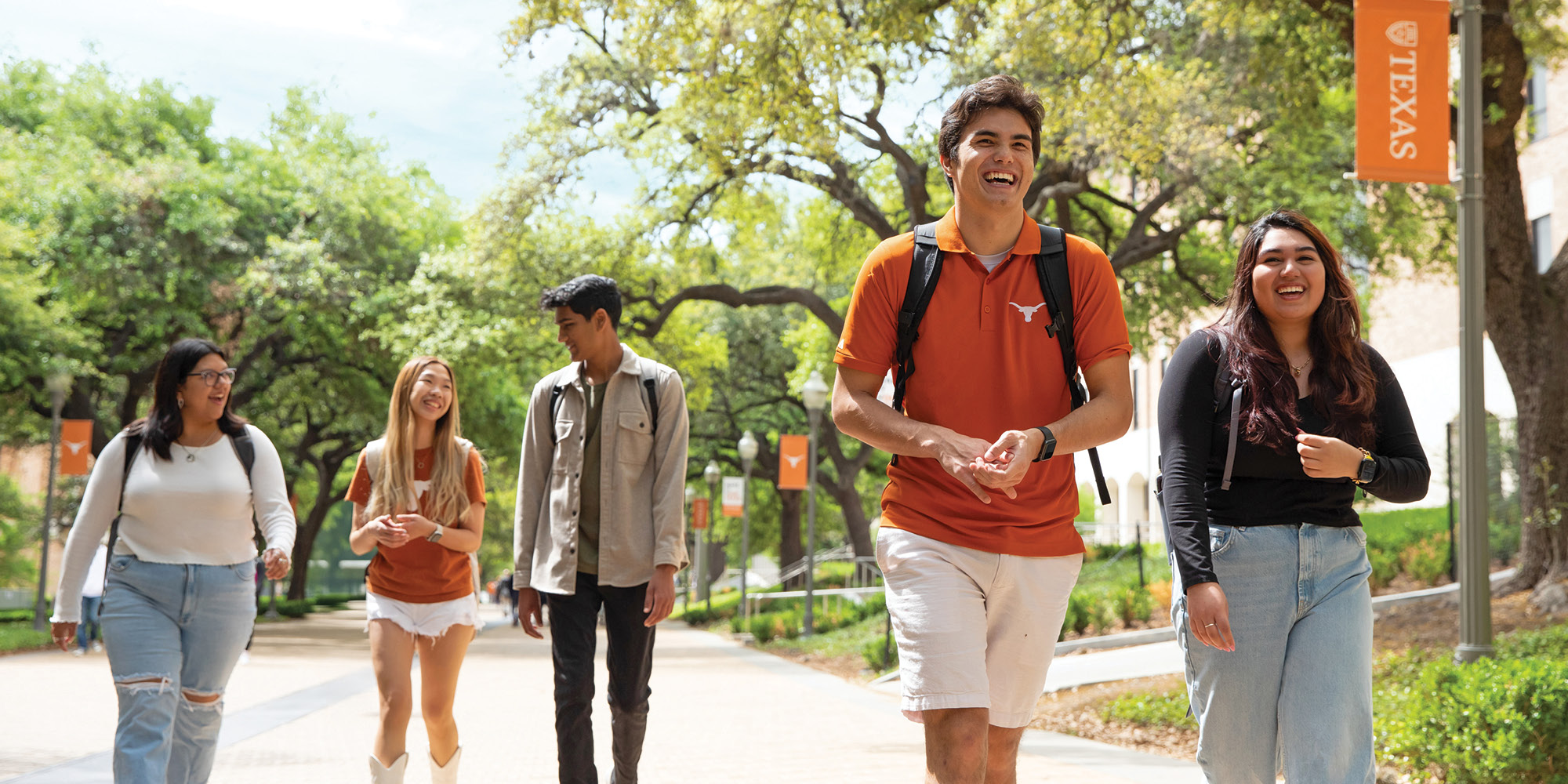 UT Students walking on campus